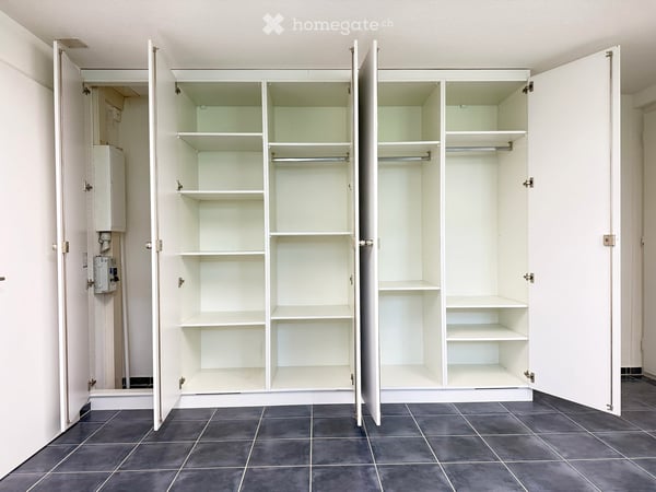 Ruhige Gewerbeeinheit mit Büro, Lager und Sauna in Baar 12