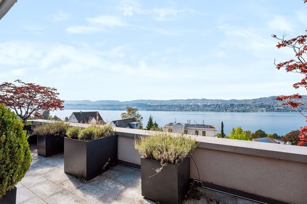 Exklusives Wohnen über dem Zürichsee – 4½-Zimmer-Attika-Maisonette mit traumhafter Seesicht 4