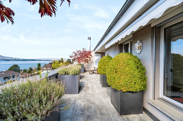 Exklusives Wohnen über dem Zürichsee – 4½-Zimmer-Attika-Maisonette mit traumhafter Seesicht 3