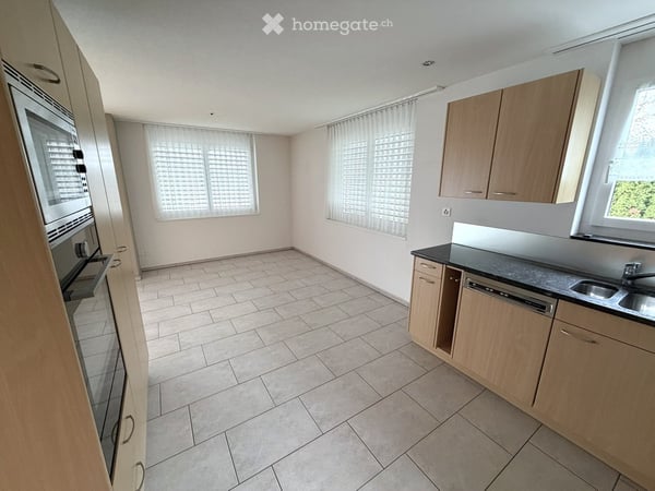 Wohnen und Wohlfühlen – zentral, modern, hell und komfortabel mit grossem Balkon 14