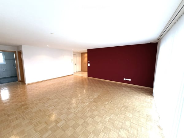 Wohnen und Wohlfühlen – zentral, modern, hell und komfortabel mit grossem Balkon 2