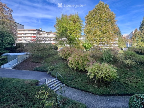Sonnige, ruhige 3-1/2-Z.W. mit Balkon und schöner Sicht 2