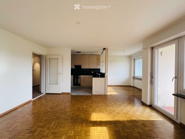 Sonnige, ruhige 3-1/2-Z.W. mit Balkon und schöner Sicht 4