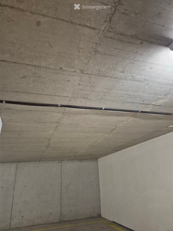 aussergewöhnlich grosser Einstellplatz in Tiefgarage 4