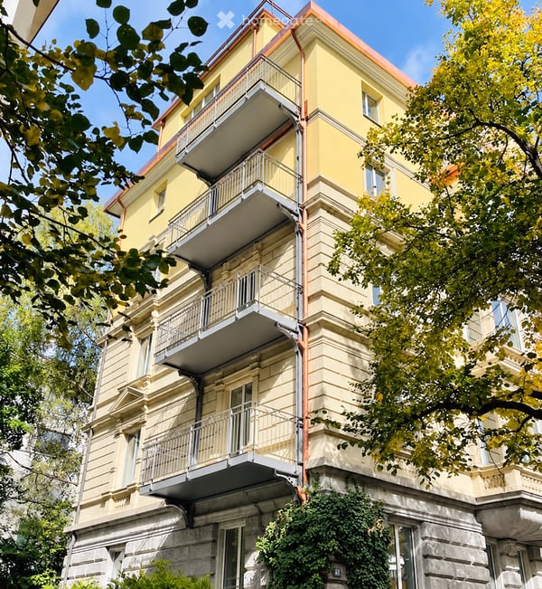 Stilvolle 3-Zimmer-Jugendstilwohnung mit Stuckdecken und Balkon im Zürcher Seefeld 4