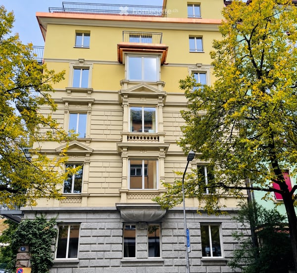 Stilvolle 3-Zimmer-Jugendstilwohnung mit Stuckdecken und Balkon im Zürcher Seefeld 5