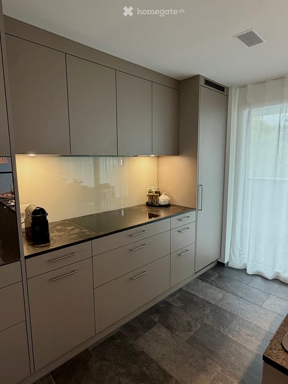 Hochwertig möblierte 3.5-Zimmer-Wohnung mit See- und Bergsicht 8