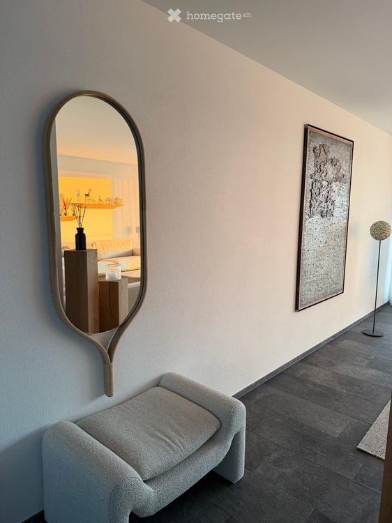 Hochwertig möblierte 3.5-Zimmer-Wohnung mit See- und Bergsicht 2