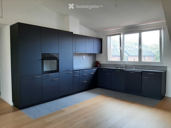 Lichtdurchflutet & Stilvoll: Moderne Dachwohnung mit hochwertigem Ausbau in Adliswil 3