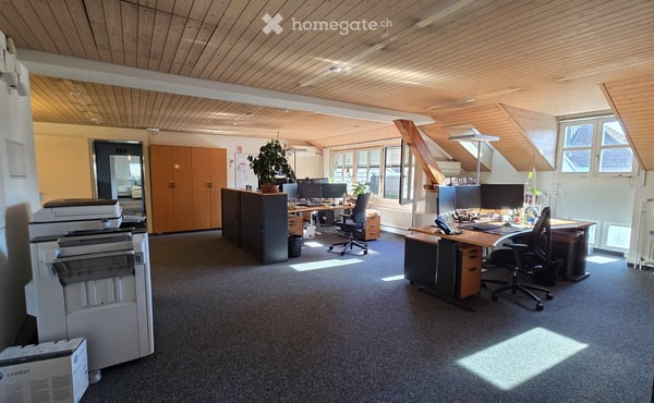 Helle und flexible Büros mit Parkplätzen im Haus 3