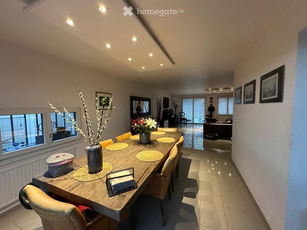 Traumhaftes Reihenfamilienhaus mit Weitblick, Garten & Top-Anbindung nahe Zürich 2