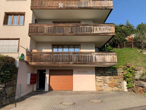 Gemütliche 2.5-Zimmer-Wohnung mit Panoramablick in Luven, Graubünden 3