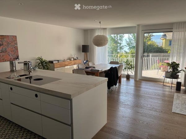 Moderne 4.5-Zimmer-Wohnung mit grossem Balkon und See-/Bergsicht in Uetikon am See 3