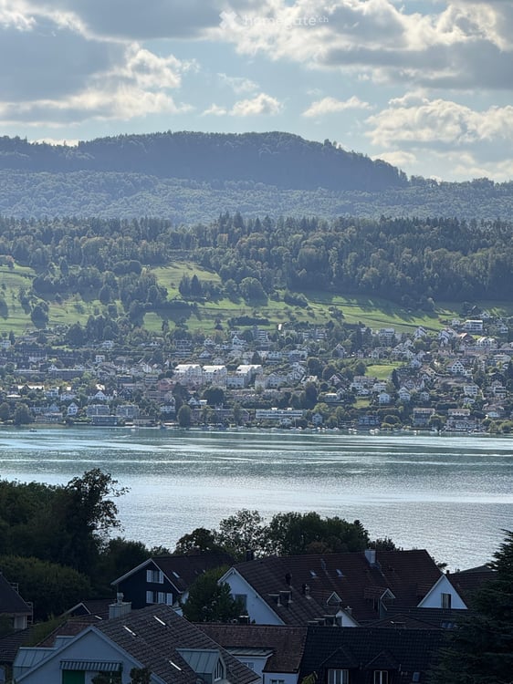 Traumhafte 4.5-Zimmer-Wohnung (125 m²) mit Seesicht in Herrliberg 2