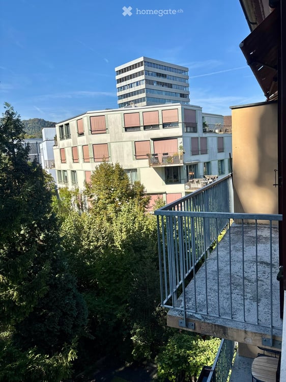 Charmante 2-Zimmerwohnung mit Balkon in Alt-Wiedikon / Binz 10