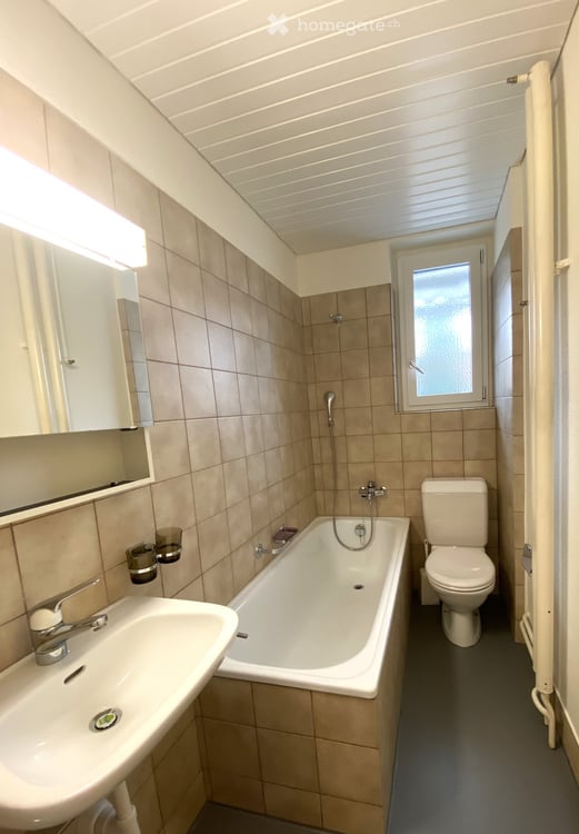 Charmante 3.5-Zimmer-Altbauwohnung mit Balkon in Basel 2