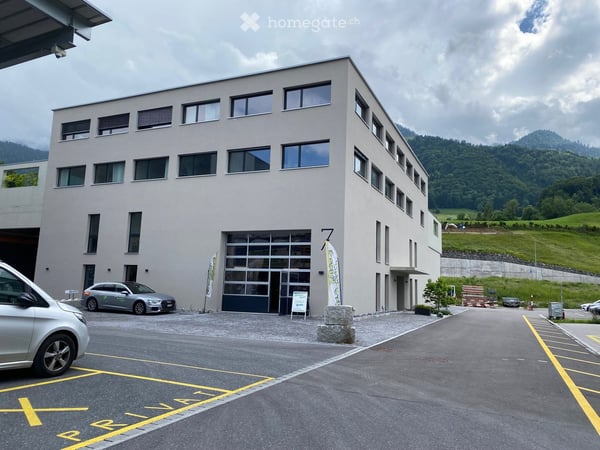 Geschäftshaus in Reichenburg 4