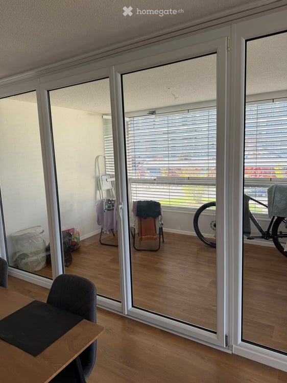 Dein neues Zuhause in Biel: 4.5-Zimmer-Wohnung mit Loggia und eigenem Waschturm 3