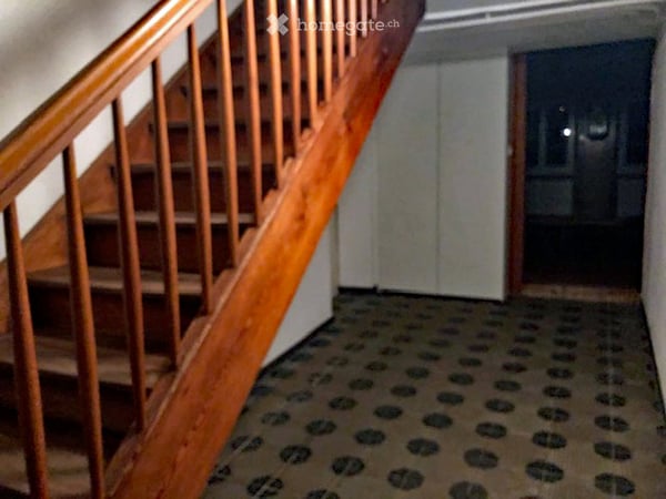Grosszügige 6.5-Zimmer-Maisonette-Wohnung in umgebauten Bauherrnhaus in Volken 4