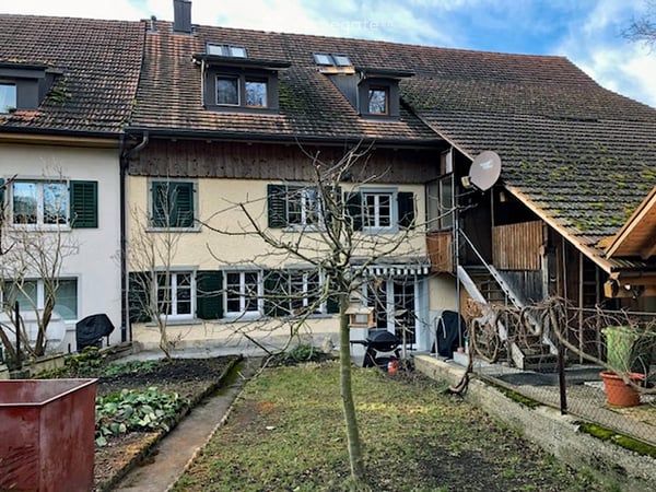 Grosszügige 6.5-Zimmer-Maisonette-Wohnung in umgebauten Bauherrnhaus in Volken 2
