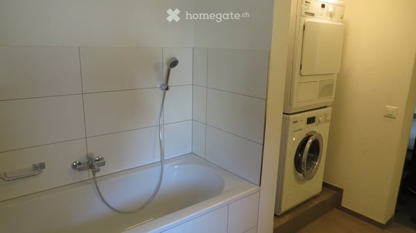 Grosszügige 6.5-Zimmer-Maisonette-Wohnung in umgebauten Bauherrnhaus in Volken 13