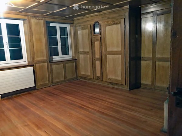 Grosszügige 6.5-Zimmer-Maisonette-Wohnung in umgebauten Bauherrnhaus in Volken 8