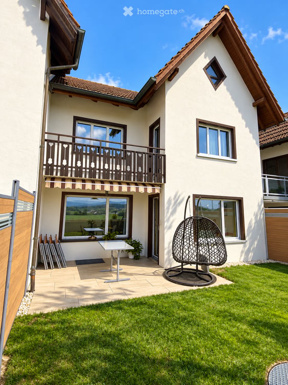 Grosszügiges Reiheneinfamilienhaus mit Garten an familienfreundlicher Lage 2