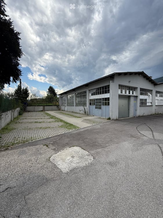 CADEMPINO – DEPOSITO/MAGAZZINO 250 M² CON AMPIO PIAZZALE – VICINO ALL’AUTOSTRADA 2