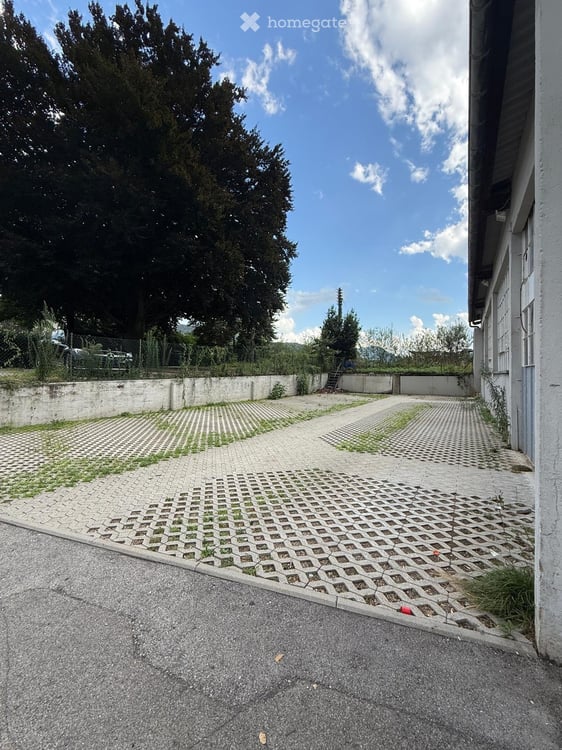 CADEMPINO – DEPOSITO/MAGAZZINO 250 M² CON AMPIO PIAZZALE – VICINO ALL’AUTOSTRADA 3