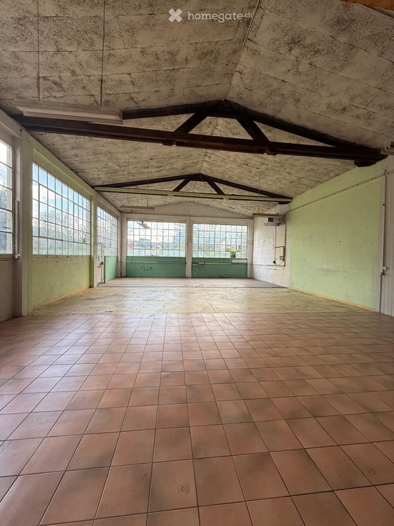 CADEMPINO – DEPOSITO/MAGAZZINO 250 M² CON AMPIO PIAZZALE – VICINO ALL’AUTOSTRADA 4