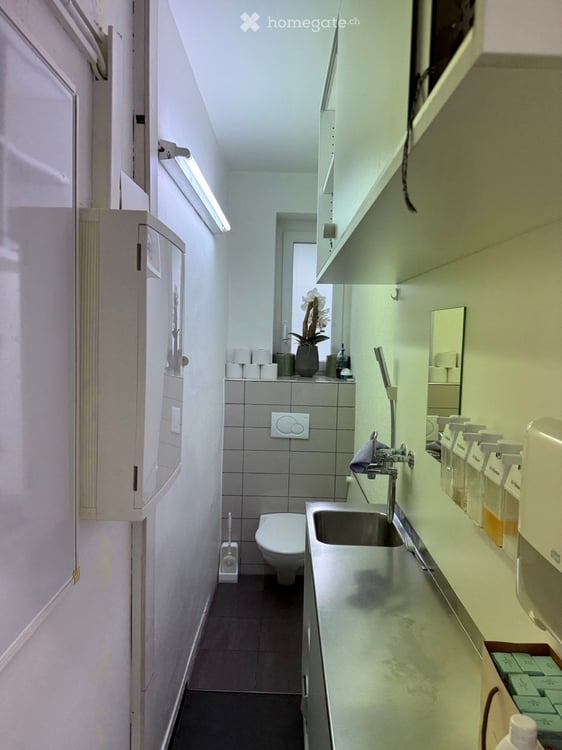 Ladenlokal / Büro mit Schaufenster beim Goldbrunnenplatz 7