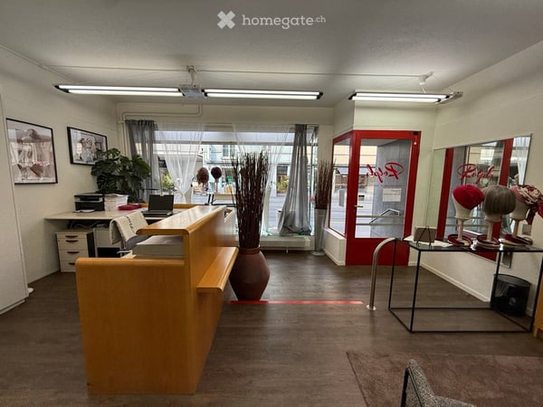 Ladenlokal / Büro mit Schaufenster beim Goldbrunnenplatz 2