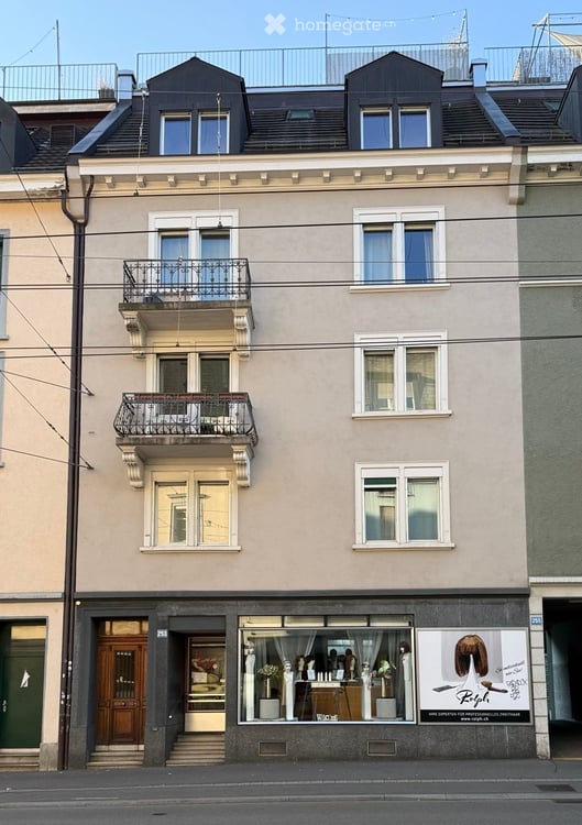 Ladenlokal / Büro mit Schaufenster beim Goldbrunnenplatz 1
