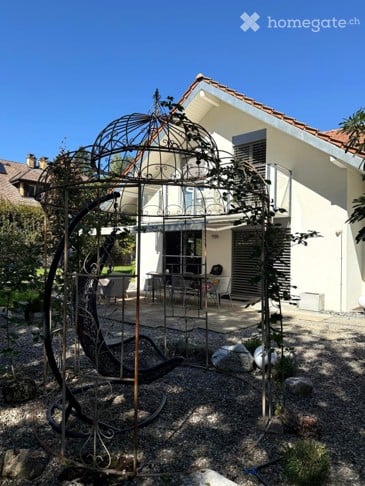Semi-detached villa with large private garden and mountain view 2