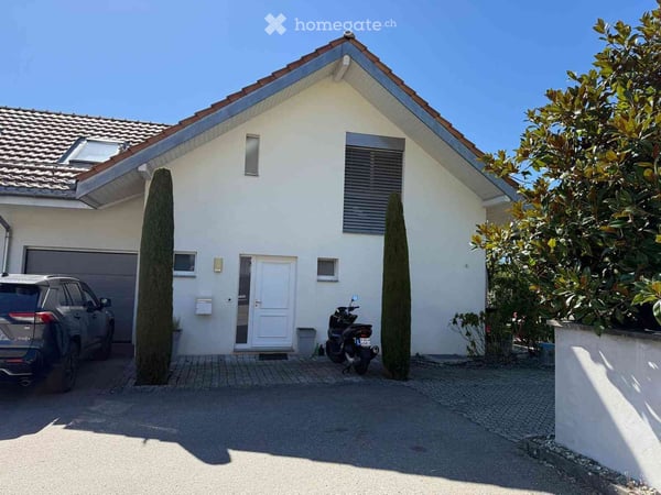 Semi-detached villa with large private garden and mountain view 4