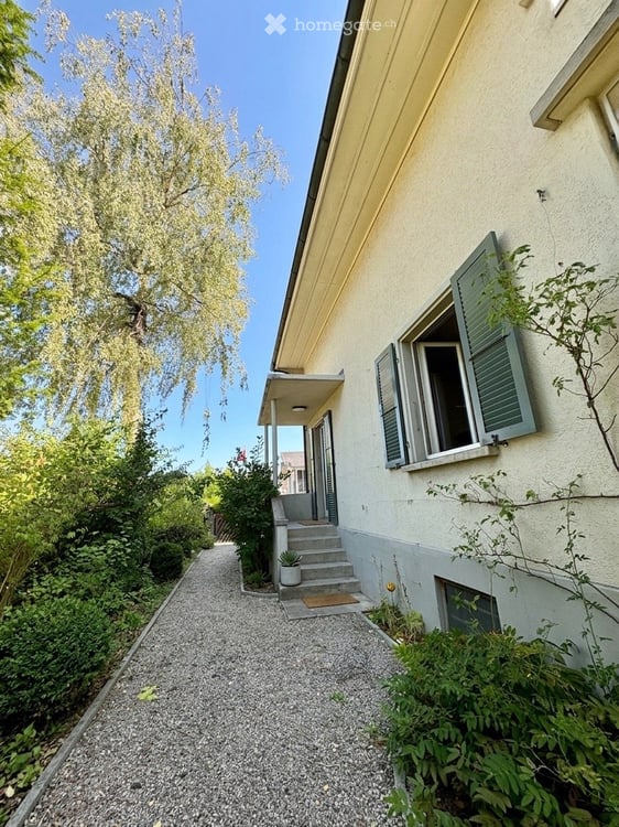 Charmantes Einfamilienhaus in Ins mit grossem Umschwung 18