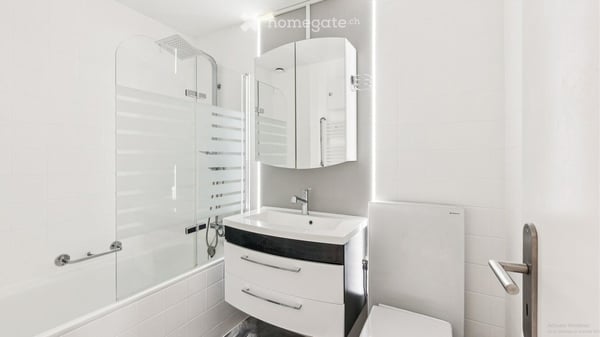Helle, renovierte 2.5-Zimmer-Wohnung (58m² Nutzfläche) mit Wintergarten und vielen Extras in Winkel 6
