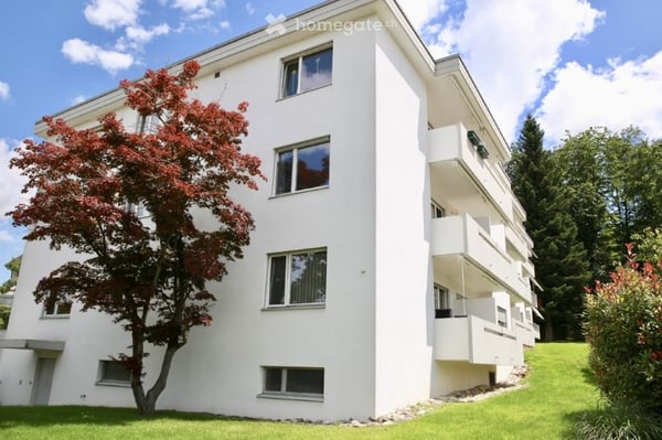 An sonniger Toplage direkt am Waldrand eine 2.5-Zimmerwohnung zu vermieten
