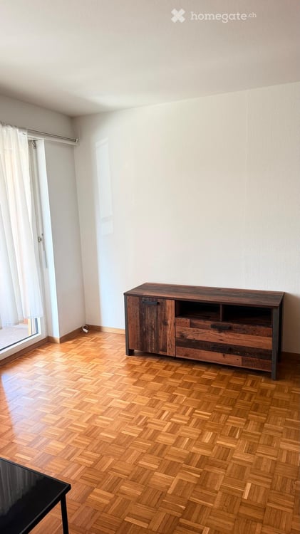 Renovierte 2.5-Zimmer-Wohnung in Oerlikon 2