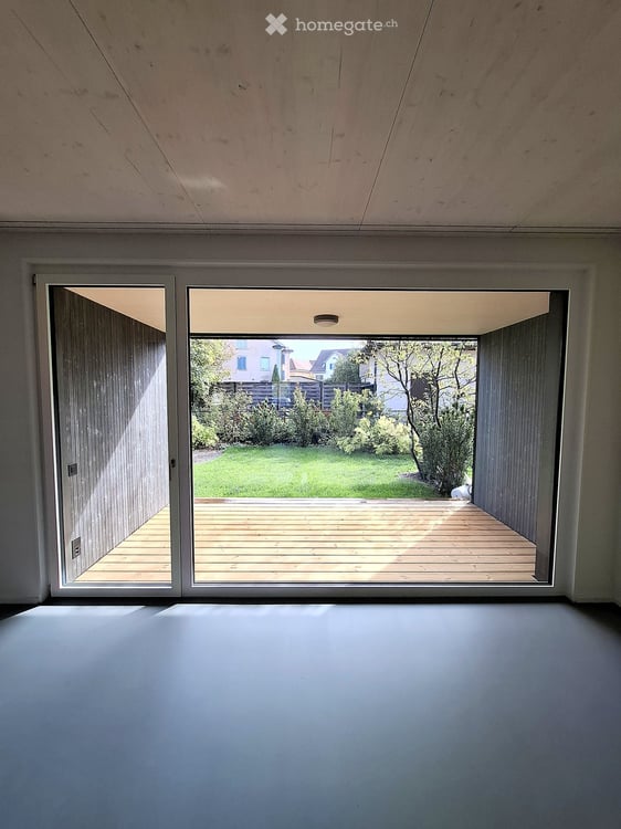 Erstvermietung 4.5 Zimmer-Wohnung in Doppeleinfamilienhaus mit Garten
