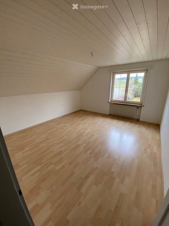 Charmante 3.5 Zimmer Dachwohnung im ländlichen Thalheim an der Thur 2
