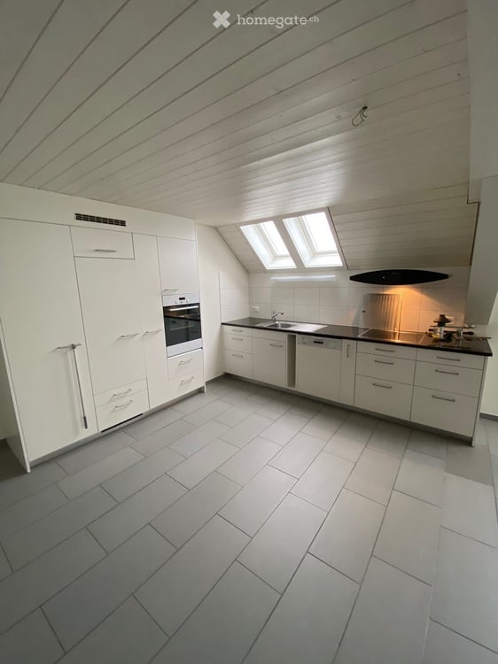 Charmante 3.5 Zimmer Dachwohnung im ländlichen Thalheim an der Thur