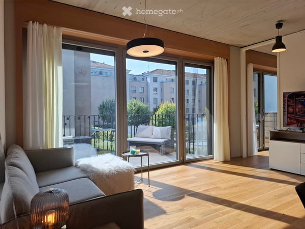 Sunny, Quiet, Stylish 3.5-Room (41m2) Apartment with Terrace in Wiedikon – Available Immediately 1