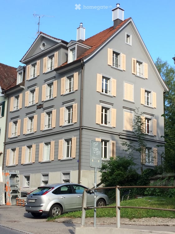 Sehr schöne, 2024 renovierte Altbau- 2-Zimmerwohnung mit Sitzplatzbenützung in Traumgarten 1