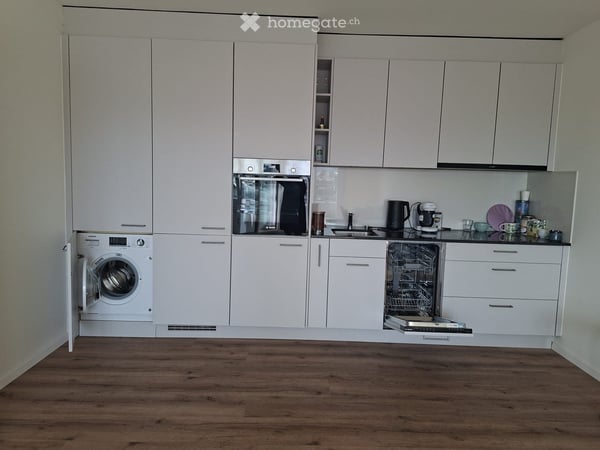 Frisch renovierte, helle 2-Zimmerwohnung im 7. Stock mit Weitblick über Bern 3