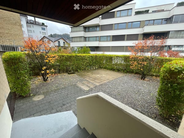 Charmanter Hausteil mit Südbalkon und grossem privatem Sitzplatz im Herzen von Schindellegi 13