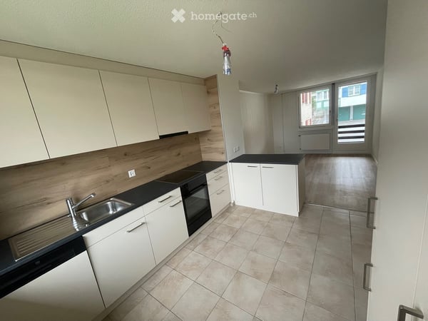 Charmanter Hausteil mit Südbalkon und grossem privatem Sitzplatz im Herzen von Schindellegi 5