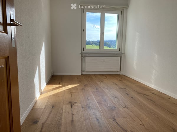Gemütliche 4 Zimmer Wohnung mit viel Holz und guter Fernsicht in Rickenbach b. Wil 5