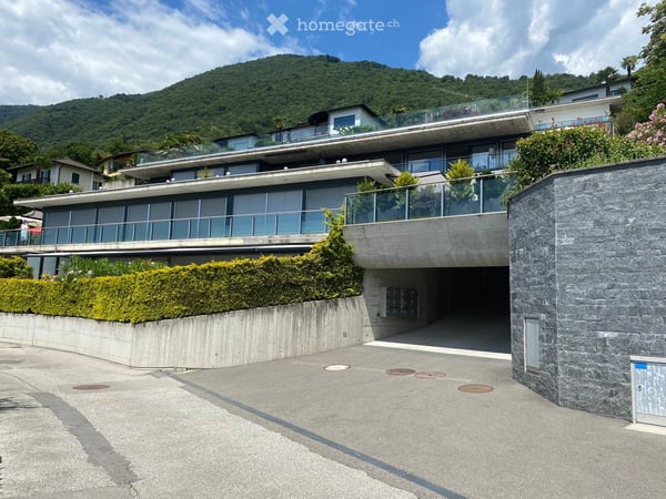 Möbilierte 2.5 Zimmerwohnung mit Top Aussicht 2