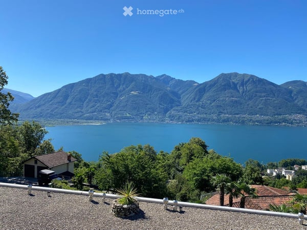 Möbilierte 2.5 Zimmerwohnung mit Top Aussicht 3